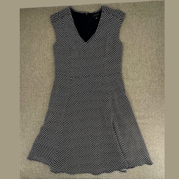Ann Taylor Fit & Flare Dress Polka Dot V-Neck Sleeveless Size 4 Polyester Zipper - Picture 1 of 13